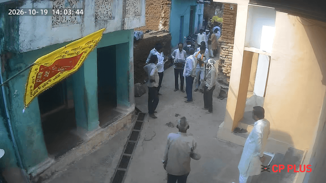आज हमारे जराय में मां दुर्गा के जवारे विसर्जन के लिए ग्राम में भजनों के साथ-साथ पूर्वजों की परंपरा संजोए माता निकले जाते