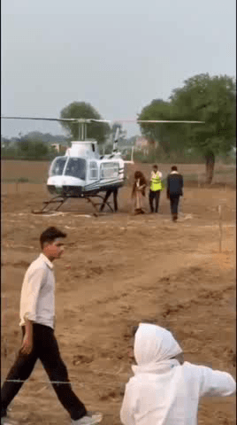 अलवर: अलवर के मेवात में हेलीकॉप्टर वाली बारात, दो भाइयों ने पूरी की दुल्हनों की ख्वाहिश, इलाके में बना चर्चा का विषय