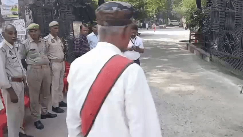 फूलपुुर: फूलपुर में 34.95% मतदान, 4716 में 1648 मतदाताओं ने डाले वोट
