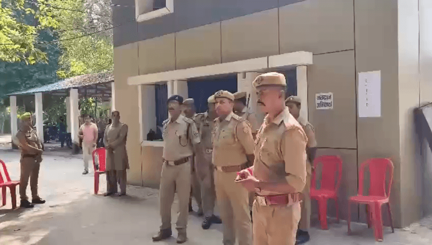 हंडिया: कड़ी सुरक्षा के बीच एमएलसी चुनाव के लिए मतदान जारी