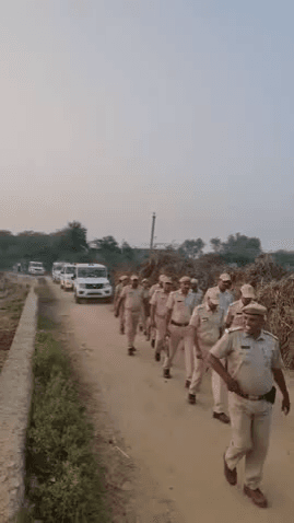 पहाड़ी: कैथवाड़ा के घागवाड़ी में पुलिस ने किया फ्लैग मार्च, चुनाव और त्योहारों को लेकर किया अलर्ट