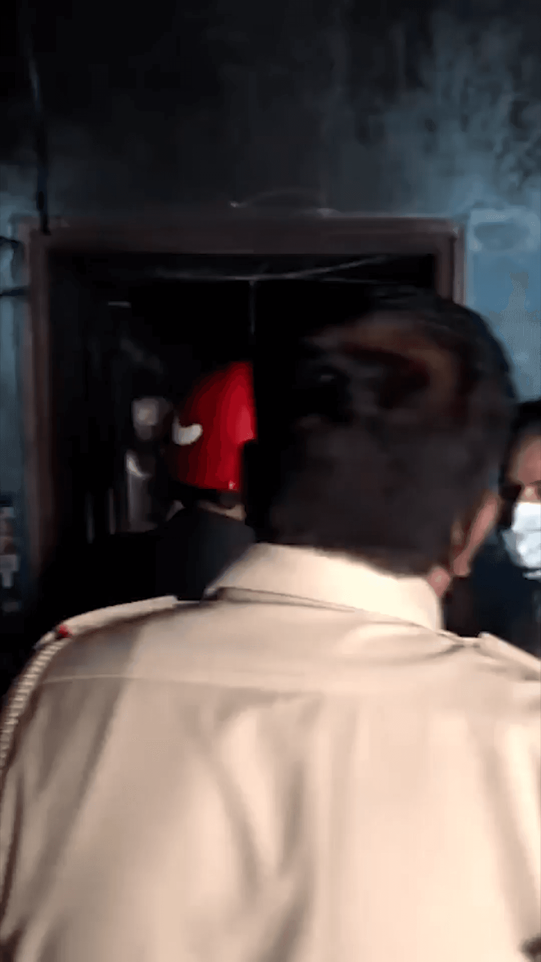 साउथ दिल्ली में फ्रिज में जोरदार धमाका, रसोई में रखे 4 गैस सिलिंडर, ऊपर की मंजिल में फंसे लोग