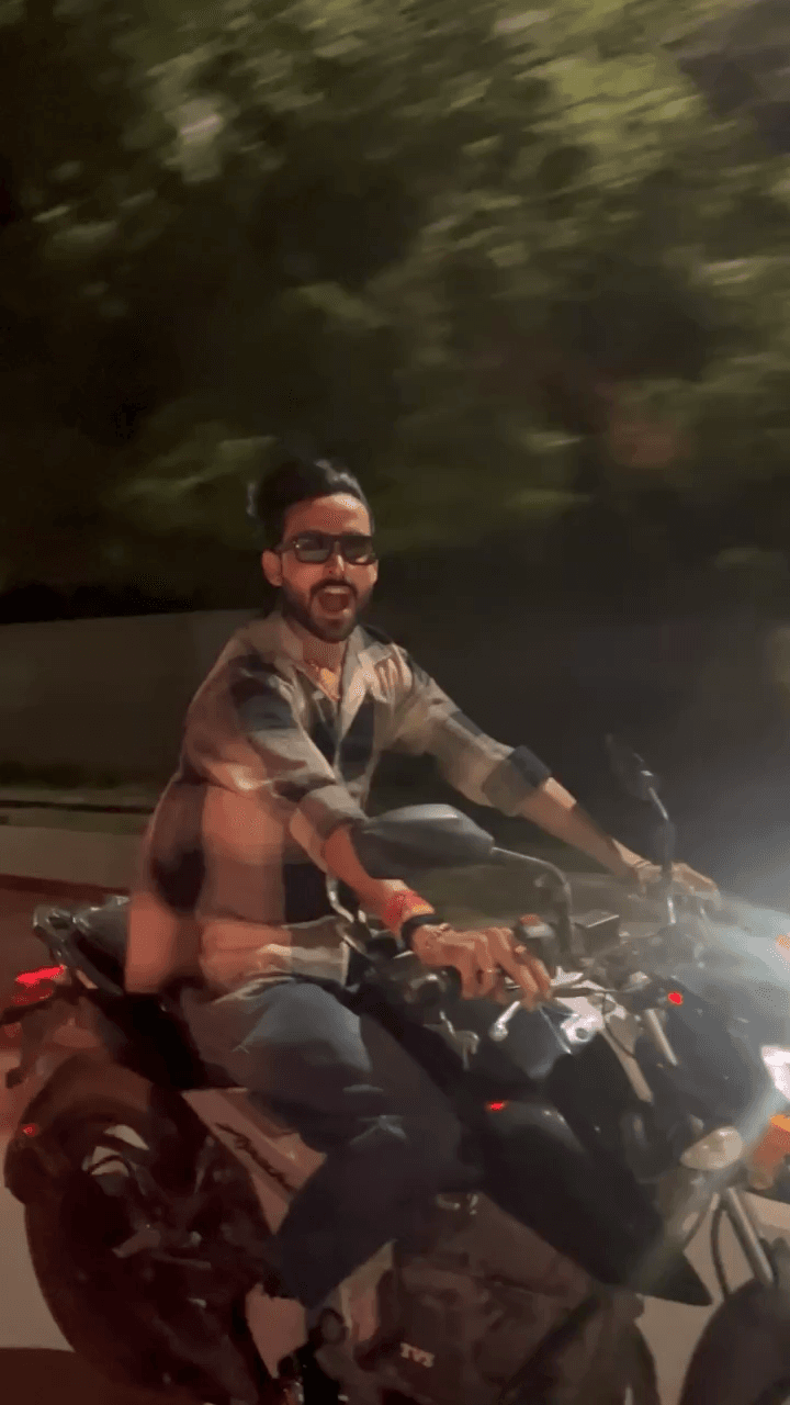 एक युवक का देर रात शराब पीकर तेज़ रफ़्तार में गाड़ी चलाते हुए वीडियो सोशल मीडिया पर वायरल हो रहा है। 🚨
#apsgurjar #viral #gwalior