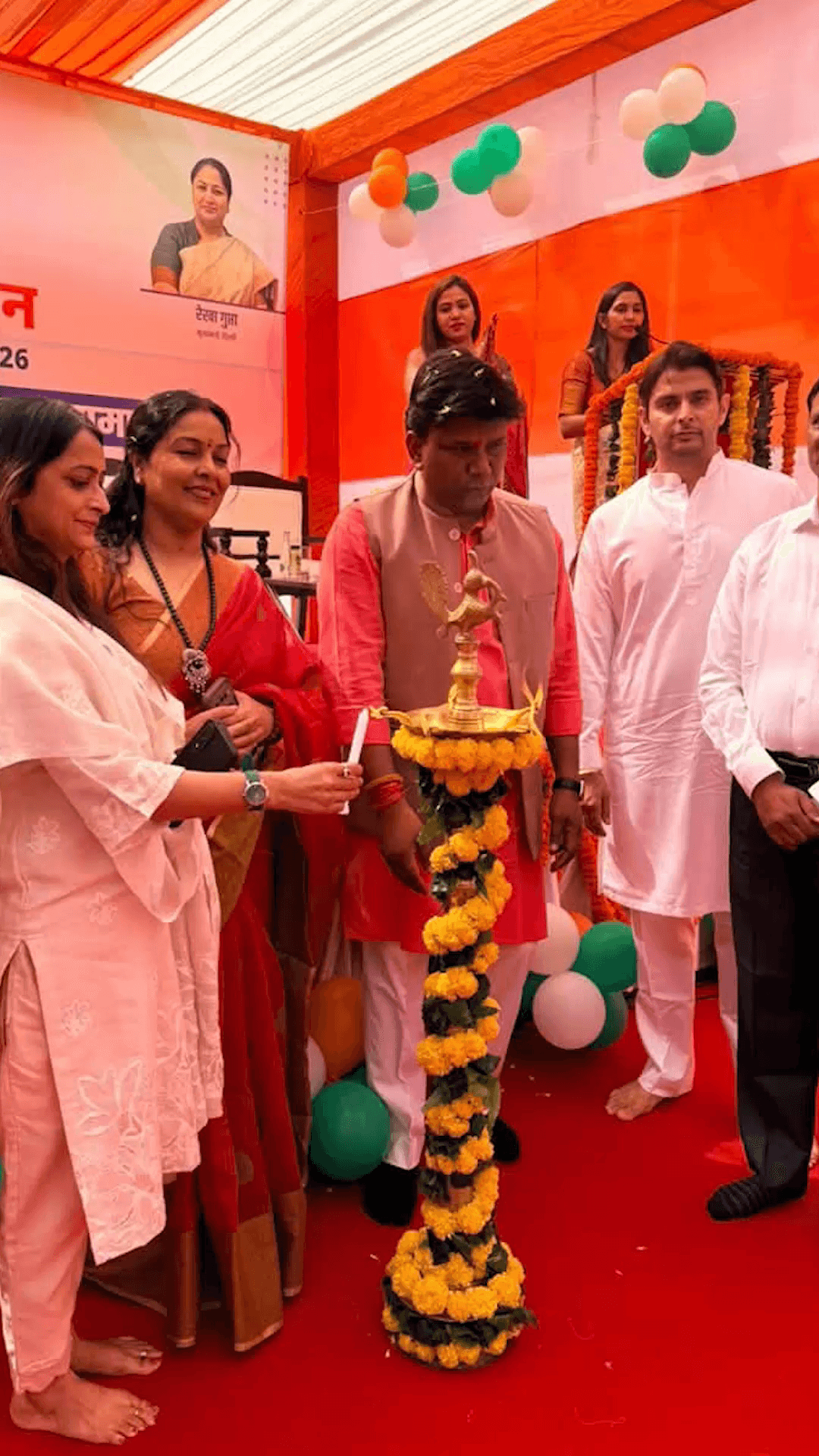 महरौली में भाजपा विधायक गजेंद्र यादव ने क्षेत्रवासियों को किया सम्मानित, मुख्यमंत्री की योजना के तहत बांटे उपहार
