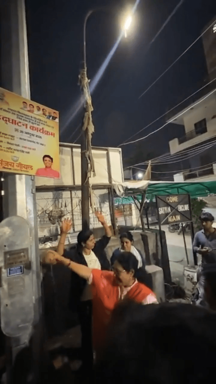 यमुना विहार: झिलमिल के सत्यम एनक्लेव में हाईमास्ट लाइट का उद्घाटन, अंधेरे से मिलेगी राहत