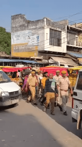 कामां: कामां बस स्टैंड चोरी मामले में पुलिस ने तीन लोगों को पकड़ा, घटनास्थल पर कराई तस्दीक