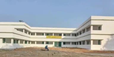 हैदरनगर: राजकीय विद्यालय को मिला नया भवन, फर्नीचर की कमी बनी चुनौती