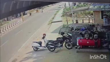 மேட்டுப்பாளையம்: காரமடையில் மது போதையில் காரின் சக்கரம் காலன்றது கூட தெரியாமல் காரை ஓட்டி வந்த போதை ஆசாமி வீடியோ வெளியாகி உள்ளது