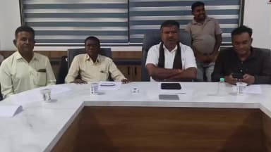 માણાવદર: ના ધારાસભ્ય શ્રી અરવિંદભાઈ લાડાણીના અધ્યક્ષ સ્થાને સરપંચો સાથે બેઠક યોજાઈ