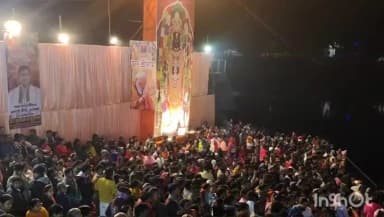 বালুরঘাট: সুকান্ত মজুমদারের উদ্যোগে বালুরঘাট আত্রাই নদীর পাড় যেন এক টুকরো বেনারস মন্ত্রমুগ্ধ কয়েক হাজার মানুষ