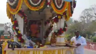 నిర్మల్: భగవాన్ సత్యసాయి బాబా శత జయంతి ఉత్సవాల సందర్భంగా జిల్లా కేంద్రంలో వైభవంగా రథయాత్ర ఊరేగింపు