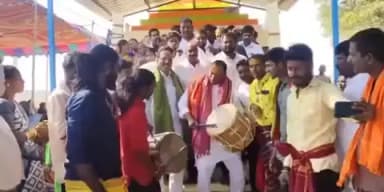 మేడ్చల్: కేశవరం మల్లన్న జాతరలో డోలు వాయించిన ఎమ్మెల్యే మల్లారెడ్డి