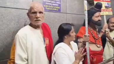 ಸವದತ್ತಿ: ಪಟ್ಟಣದಲ್ಲಿ ರೈಲು ಮಾರ್ಗ ಹೋರಾಟ ಸಮಿತಿಯಿಂದ ವಿನೂತನ ಪ್ರತಿಭಟನೆ