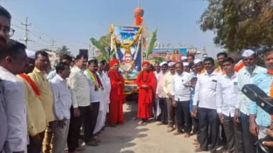 ಯಲಬರ್ಗ: ಶಿವಯೋಗಿ ಸಿದ್ದರಾಮೇಶ್ವರ ಜಯಂತಿ ನಿಮಿತ್ತ ಭಾವಚಿತ್ರ ಮೇರವಣಿಗೆಗೆ ಜಿಪಂ ಮಾಜಿ ಸದಸ್ಯ ಅರವಿಂಧಗೌಡ ಪಾಟೀಲ ಪಟ್ಟಣದಲ್ಲಿ ಚಾಲನೆ