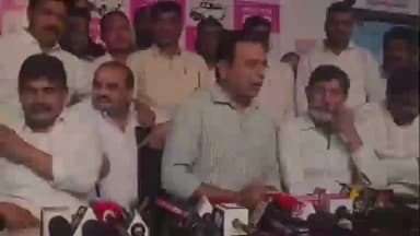 సిరిసిల్ల: సిరిసిల్ల మున్సిపల్ ఎన్నికల్లో ప్రజల ఆశీర్వాదంతో మెజారిటీ వార్డుల్లో గులాబీ జెండానే ఎగురబోతుంది కేటీఆర్