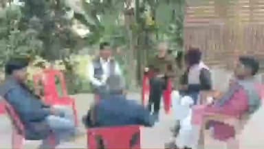 सकरा: महमदपुर बुजुर्ग गांव में जदयू नेता अनिल राम ने मृतक मनीष के परिजनों से मुलाकात की, प्रशासन से कार्रवाई की मांग