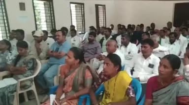 జుక్కల్: సర్పంచ్ లకు శానిటేషన్ పై అవగాహన కల్పించిన ఎంపీడీవో శ్రీనివాస్