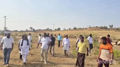 ಶೋರಾಪುರ: ಬಂಡೊಳ್ಳಿ ಗ್ರಾಮದ ಬಳಿ ವಾಲ್ಮೀಕಿ ಗುರುಪೀಠದ ಶಾಖಾ ಮಠ ನಿರ್ಮಾಣಕ್ಕೆ ಸ್ಥಳ ವೀಕ್ಷಣೆ ಮಾಡಿದ ಮುಖಂಡರು