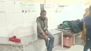 सीतापुर: काशीराम कॉलोनी में पैसों के विवाद में बेटे ने पिता को जमकर पीटा, जिला अस्पताल में कराया गया भर्ती
