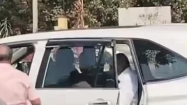 ಕೊಪ್ಪಳ: ಕೊಪ್ಪಳ ಹತ್ತಿರ ಕಾರ್ಖಾನೆ ವಿರೋಧಿಸಿ ಅನಿರ್ದಿಷ್ಟ ಹೋರಾಟ ನಡೆದ ಸ್ಥಳಕ್ಕೆ ಮಾಜಿ ಸಂಸದ ಸಂಗಣ್ಣ ಕರಡಿ ಭೇಟಿ