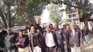 महसी: SDM महसी पर अनैतिक व्यवहार का आरोप, तीसरे दिन भी अधिवक्ता सड़क पर उतरे, अनिश्चितकालीन धरने की चेतावनी