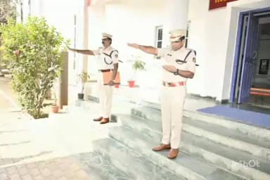 ಕಲಬುರಗಿ: ರಾಷ್ಟ್ರೀಯ ಮತದಾರರ ದಿನದ ಅಂಗವಾಗಿ, ನಗರದಲ್ಲಿ ಪೊಲೀಸ್ ಸಿಬ್ಬಂದಿಗೆ ಪ್ರತಿಜ್ಞಾ ವಿಧಿ ಬೋಧಿಸಿದ ಕಲಬುರಗಿ ಎಸ್ ಪಿ