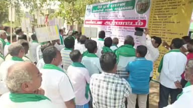 ஊத்தங்கரை: 33 ஏரிகள் இனைக்கும் பாரூர் ஏரி கிழக்கு புற கால்வாய் திட்டத்தை விரைந்து செயல்படுத்த வலியுறுத்தி செயற்பொறியாளர் அலுவலகம் முன்பு கண்டன ஆர்ப்பாட்டம்