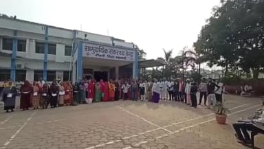 ठीकरी: सामुदायिक स्वास्थ्य केंद्र में नेत्र ज्योति अभियान शिविर का आयोजन, चयनित मरीज़ इंदौर भेजे गए