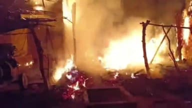 महमूदाबाद: सिरौली पुरवा में अज्ञात व्यक्ति ने छप्पर में लगाई आग, बछिया की जलकर हुई मौत, दो गायें झुलसीं