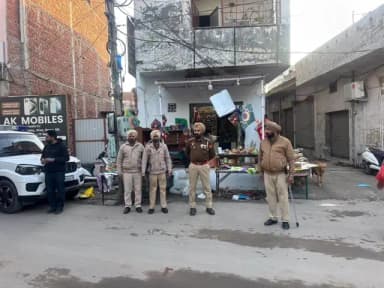 ਰਾਮਪੁਰਾ ਫੂਲ: ਰਾਮਪੁਰਾ ਫੂਲ ਵਿਖੇ ਵੱਖ ਵੱਖ ਬਾਜ਼ਾਰਾਂ ਪੁੱਜ ਪੁਲਸ ਨੇ ਬਸੰਤ ਪੰਚਮੀ ਮੌਕੇ ਸੁਰੱਖਿਆ ਸੰਬੰਧੀ ਜਾਇਜਾ ਲਿਆ