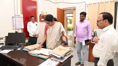 అసిఫాబాద్: ప్రభుత్వ ఉద్యోగులు సమయపాలన పాటించాలి: అసిఫాబాద్ కలెక్టర్ హరిత