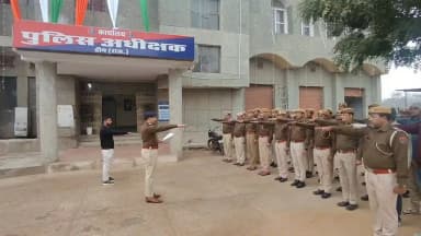 #डीग : मेरा भारत, मेरा वोट
16वें #राष्ट्रीय_मतदाता_दिवस के अवसर पर पुलिस अधीक्षक #डीग श्री ओम प्रकाश मीना द्वारा पुलि...