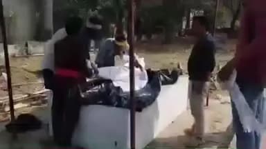 सोहागपुर: पांडवनगर शांति धाम में नंदी गौ सेवा टीम ने किया अज्ञात शव का अंतिम संस्कार