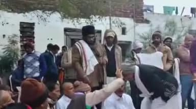 बंजरिया: फुलवार के पैक्स अध्यक्ष, जिनको पुलिस खोज रही है, खुलेआम पुलिस को धत्ता बताकर घूम रहे हैं