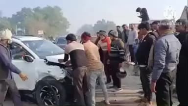 प्रतापगढ़: गिरधारी गंज राजगढ़ गांव में तेज रफ्तार दो कारों में जोरदार टक्कर, दो श्रद्धालु घायल, दोनों कारें हुईं क्षतिग्रस्त