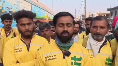 ગાંધીધામ: બ્લિકિટના રાઇડર્સ વેતન વધારા માટે ઓસ્લો વિસ્તારમાં હડતાળ પર ઉતર્યા