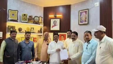 ସୋନପୁର: ଜିଲ୍ଲା ସ୍ବାସ୍ଥ୍ୟ ବିଭାଗର ବିଭିନ୍ନ ସମସ୍ୟା ନେଇ ଭୁବନେଶ୍ୱର ଠାରେ ସ୍ବାସ୍ଥ୍ୟ ମନ୍ତ୍ରୀଙ୍କୁ ଭେଟିଲେ ବିଜେପି କର୍ମୀ