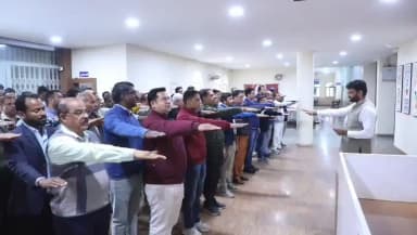 #राष्ट्रीय_मतदाता_दिवस के अवसर पर शुक्रवार को कलेक्टोरेट नीमच में आयोजित कार्यक्रम में कलेक्टर श्री हिमांशु चंद्रा ने ...