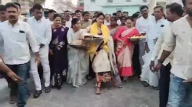 శింగనమల: బుక్కరాయసముద్రం మండల కేంద్రంలోని కొండమీద రాయుడు స్వామి బ్రహ్మోత్సవాలు పట్టు వస్త్రాలు ఎమ్మెల్యే బండారు శ్రావణి