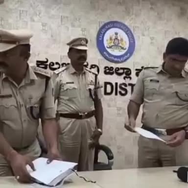 ಕಲಬುರಗಿ: ರೇವೂರ್ ಪೊಲೀಸರಿಂದ
ಅಂತರರಾಜ್ಯ ಕಳ್ಳನ ಬಂಧನ: ಕಳ್ಳನನ್ನ ಬಂಧಿಸಿದ ಖಾಕಿಗೆ ನಗರದಲ್ಲಿ ಎಸ್ಪಿಯಿಂದ ಪ್ರಶಂಸನೀಯ ಪತ್ರ ವಿತರಣೆ