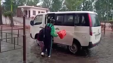 ਪਠਾਨਕੋਟ: ਜ਼ਿਲ੍ਹਾ ਪਠਾਨਕੋਟ ਦੇ ਨਾਲ ਲੱਗਦੇ ਪਿੰਡ ਨਰੋਟ ਜੈਮਲ ਸਿੰਘ ਦੇ ਸਕੂਲ ਆਦਰਸ਼ ਪਬਲਿਕ ਸਕੂਲ ਨੂੰ ਬੰਬ ਨਾਲ ਉਡਾ ਦੇਣ ਦੀ ਮਿਲੀ ਪ੍ਰਿੰਸੀਪਲ ਨੂੰ ਧਮਕੀ