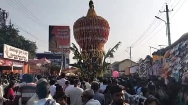 ಧಾರವಾಡ: ಧಾರವಾಡ ಮುರುಘಾಮಠದ ಮಹಾರಥೋತ್ಸವ ಭಕ್ತಾದಿಗಳ ಹರ್ಷೋದ್ಗಾರದ ಮಧ್ಯೆ ಅದ್ಧೂರಿಯಾಗಿ ಜರುಗಿತು