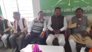 पाकुड़िया: झारखंड स्थापना दिवस की तैयारी को लेकर झामुमो नेता संग महेशपुर विधायक ने पाकुड़िया में की बैठक