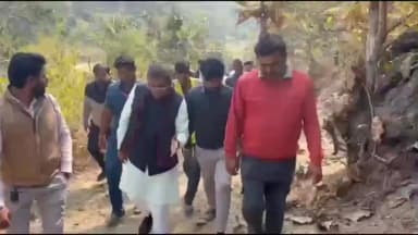 नारायणगंज: सांसद फग्गन सिंह पीड़ित परिवारों के बीच पहुंचे, नेशनल हाईवे हादसे पर दुख जताया