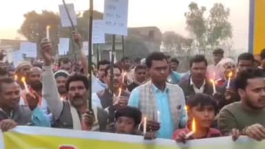 कसिया: नैका छपरा में निशांत सिंह हत्याकांड के विरोध में कैंडल मार्च, दोषियों को फांसी की मांग