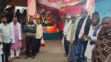 ठाकुरगंगटी: ठाकुर गंगटी प्रखंड के खरखोदिया बाबा स्थान में झारखंड आंदोलनकारी नेता शंकर पोद्दार ने अष्टयाम शुरू कराया