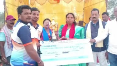 କଣ୍ଟାବାଞ୍ଜି: ଗୋଇମୁଣ୍ଡ ଠାରେ ଆୟୋଜିତ କ୍ରିକେଟ୍ ଟୁର୍ଣ୍ଣାମେଣ୍ଟର ଉଦଯାପନୀ ଉତ୍ସବରେ ଯୋଗ ଦେଲେ ବିଜେଡ଼ି ନେତ୍ରୀ ନିରୁପମା ମାଝି