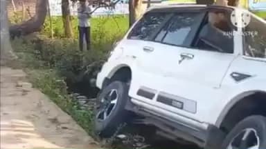 प्रतापगढ़: सधई पुर में नाले में गिरी स्कार्पियो, ड्राइवर बाल-बाल बचा