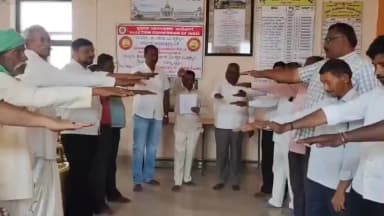 ಅಥಣಿ: ಕೂಕಟನೂರ ಗ್ರಾಮ ಪಂಚಾಯಿತಿಯಲ್ಲಿ ಮತದಾರರ ಪ್ರತಿಜ್ಞಾ ವಿಧಿ ಸ್ವೀಕರಿಸಿದ ಗ್ರಾಮಸ್ಥರು