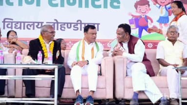 लोहंडीगुडा: शासकीय उच्चतर माध्यमिक विद्यालय, लोहंडीगुड़ा में पूर्व छात्र मिलन समारोह का आयोजन, पीसीसी चीफ दीपक बैज रहे शामिल